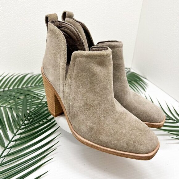 Jeffrey Campbell Women's Rosee Taupe Suede Pull-On Ankle Boot Size 6.5 NWD - Picture 1 of 14